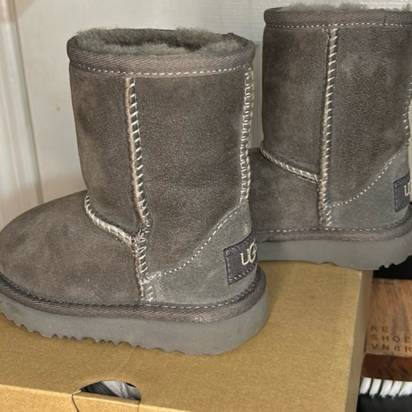 Toddler Ugg boots - Picture 3 of 7
